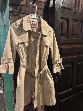 Juicy Couture Beige Trench Coat with Belt and Gold Buttons half sleeve